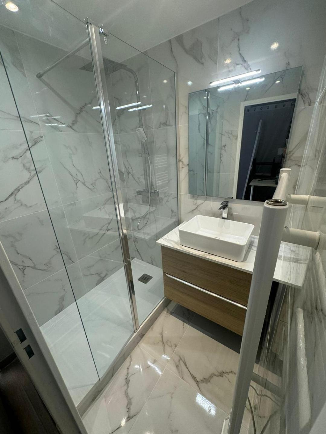 Appartement 2 Pieces En Etage Eleve, Centre-Ville Au Calme, Petite Vue Mer Nice Ngoại thất bức ảnh